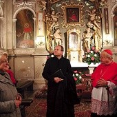  Przed odprawieniem Sumy odpustowej, inaugurującej Rok św. Karola, kard. Stanisław Dziwisz odwiedził kaplicę, w której wisi cudowny obraz