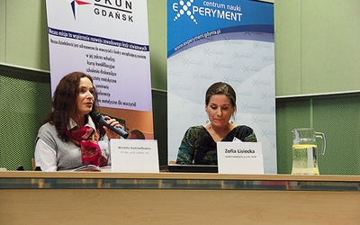  Konferencja została zorganizowana przez specjalistów Ośrodka Doradztwa OKUN. Na zdjęciu dr Wioletta Radziwiłowicz (z lewej)  z Uniwersytetu Gdańskiego i Zofia Lisiecka, koordynatorka programu SMOK