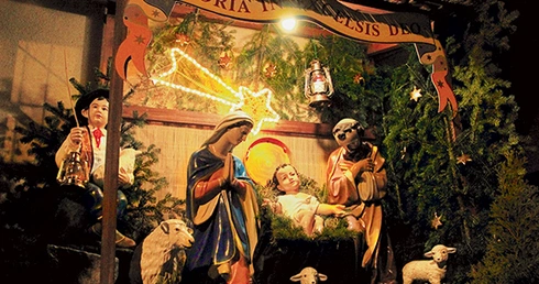 Gloria in excelsis Deo. Szopka na prywatnej posesji w Limanowej 
