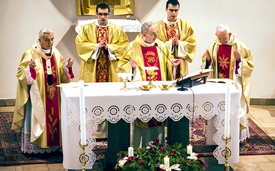 Mszę św. koncelebrowali abp Wojciech Ziemba, bp Jacek Jezierski oraz bp Julian Wojtkowski