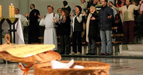 Podczas Mszy św. o uzdrowienie są "ustami Boga"