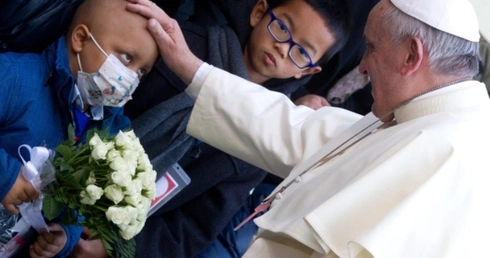 Papież odwiedził dzieci w szpitalu 