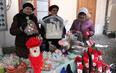 Przyjaciółki od igły dla hospicjum