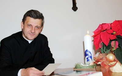 Biskup nominat Roman Pindel z opłatkiem w ręku życzył wszystkim spotkania Jezusa narodzonego w Betlejem