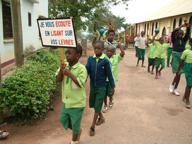 Dzieci ze szkoły dla głuchoniemych w Bertoua