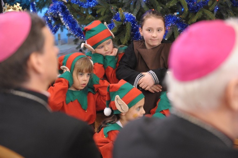Jasełka dla biskupa i jego gości