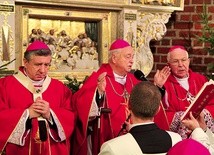 Rocznica święceń biskupich była dziękczynieniem za łaskę Boga w życiu jubilatów – bp. Adama Dyczkowskiego  i bp. Pawła Sochy 