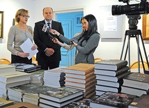  Dyrektor biblioteki Annę Skubisz-Szymanowską cieszy obietnica prezydenta, że ten dar to tak naprawdę początek 