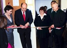  Marszałek Sejmu Ewa Kopacz (z lewej) uczestniczyła w oficjalnym otwarciu świetlicy środowiskowej