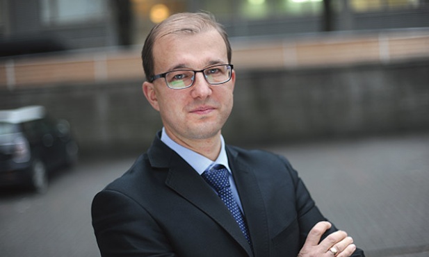 Piotr Dardziński – wiceprezes Polski Razem Jarosława Gowina. Politolog, były dyrektor Centrum Myśli Jana Pawła II. Przed laty redagował „Azymut”, społeczny dodatek do „Gościa Niedzielnego”