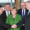 Angela Merkel i jej koalicjanci: szef CSU Horst Seehofer (z prawej) i Sigmar Gabriel – szef SPD (z lewej)