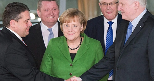 Angela Merkel i jej koalicjanci: szef CSU Horst Seehofer (z prawej) i Sigmar Gabriel – szef SPD (z lewej)
