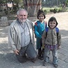O. Andrzej Madej OMI  z dziećmi z Lahore 