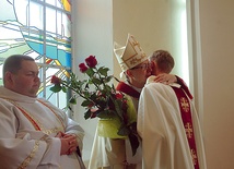 – Piotrze, Kościół, udzielając ci z wielką radością święceń kapłańskich, przytula cię dzisiaj jak najgoręcej do swego serca – powiedział bp Piotr Libera do nowo wyświęconego ks. Piotra Błońskiego