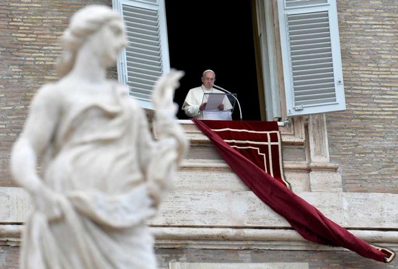 Watykan ostrzega przed bzdurami Scalfariego o Papieżu