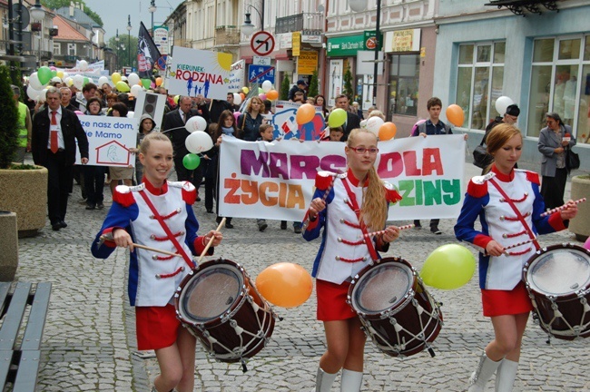 Radomski Marsz dla życia i rodziny zgromadził rzesze uczestników