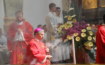 Bp Henryk Tomasik przewodniczy liturgii na Jasnej Górze