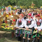 W końcu lata w wielu parafiach odbywały się tradycyjne dożynki