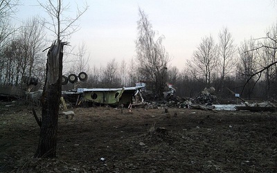 Tu-154M: Półobrót przed uderzeniem w ziemię?