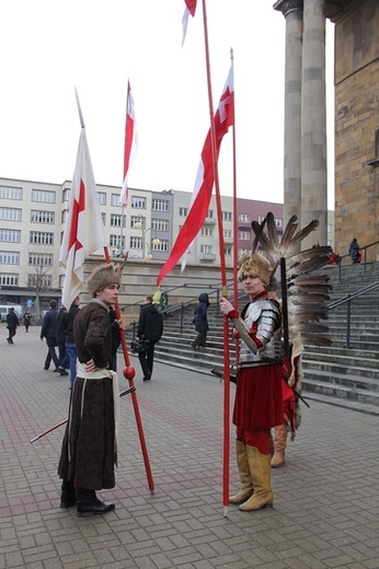 Wprowadzenie urny śp. Wojciecha Kilara do katedry