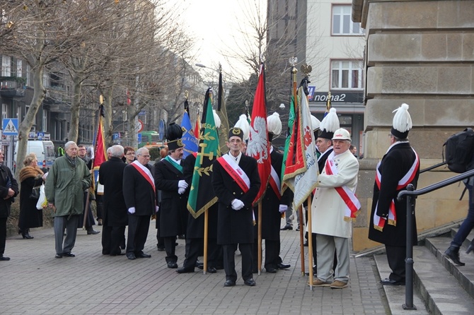 Wprowadzenie urny śp. Wojciecha Kilara do katedry