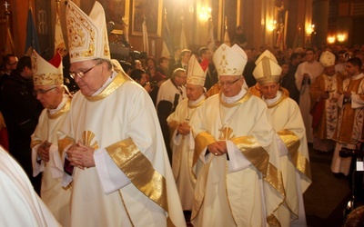 Uroczysta procesja na rozpoczęcie liturgii w katedrze św. Mikołaja