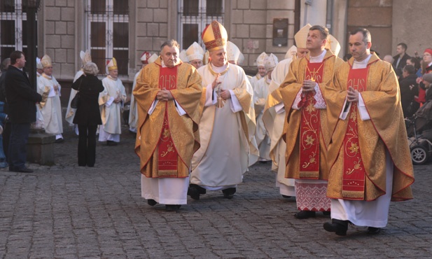 Trwa Msza św. konsekracyjna