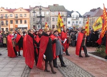 Tłumy przasnyszan wypełniły miejski rynek, gdzie wspólnie kolędowano i oddano pokłon nowonarodzonemu Jezusowi