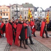 Tłumy przasnyszan wypełniły miejski rynek, gdzie wspólnie kolędowano i oddano pokłon nowonarodzonemu Jezusowi