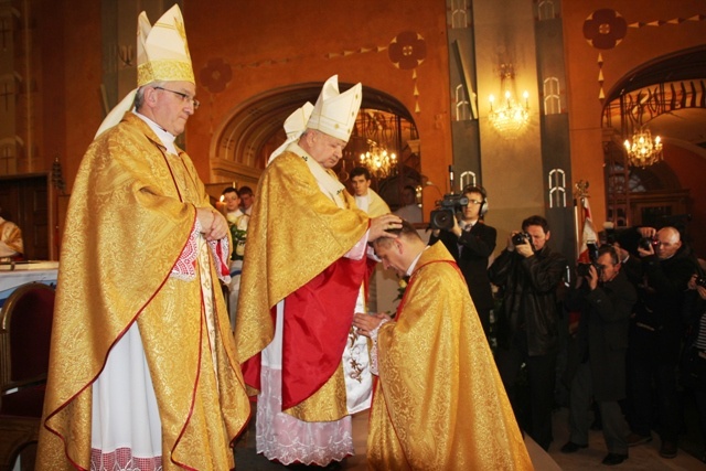 Pierwsze błogosławieństwo bp. Romana Pindla