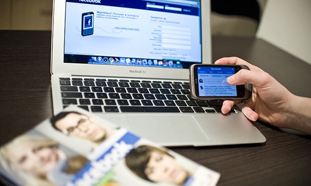 Dziennie aż 699 mln użytkowników Facebooka loguje się na swoje konta