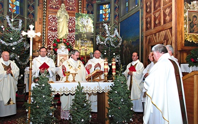  Jubileuszowym uroczystościom przewodniczył bp Krzysztof Nitkiewicz