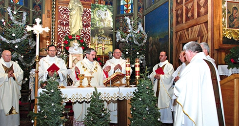  Jubileuszowym uroczystościom przewodniczył bp Krzysztof Nitkiewicz
