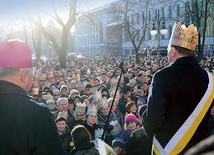  Z roku na rok ta nowa tradycja krzepnie i cieszy się coraz większą liczbą uczestników