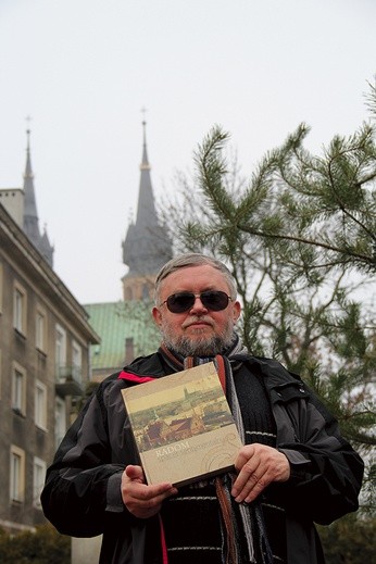   Jerzy Kutkowski jest autorem większości zdjęć, które można zobaczyć w albumie „Radom  – spacer sentymentalny”