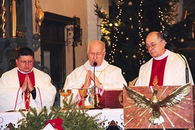 Na zakończenie roku 2013 w katedrze łowickiej biskup Andrzej F. Dziuba przewodniczył Mszy św. i nabożeństwu dziękczynno-błagalnemu