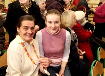  Barbara (z lewej) z chorobą Little’a żyje od 50 lat. – Można się przyzwyczaić i żyć normalnie – mówi