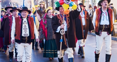 Orszak Trzech Króli na ulicach Rajczy