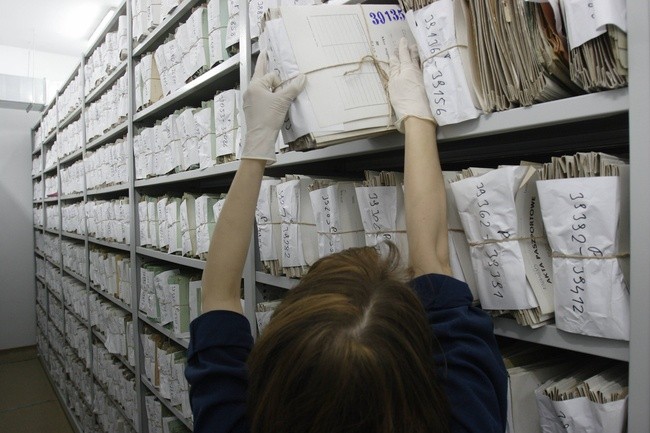 Jak zadbać o domowe archiwalia?