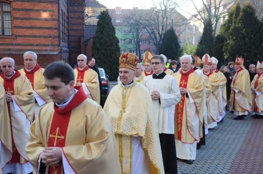 Procesja z seminarium do kościoła