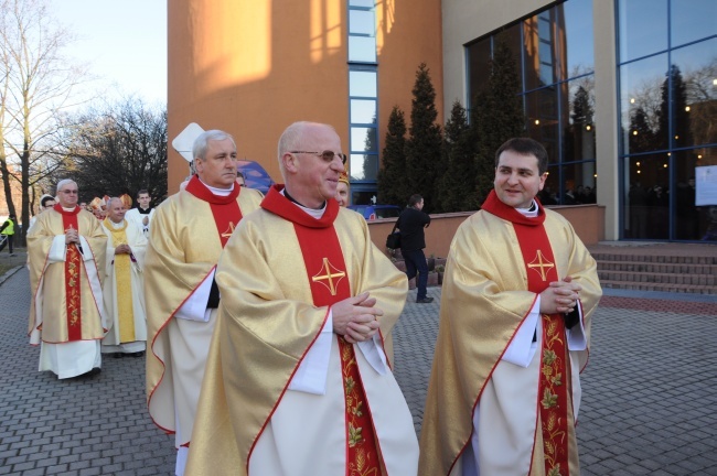 Procesja z seminarium do kościoła