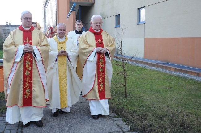 Procesja z seminarium do kościoła