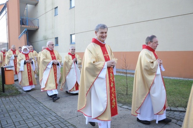 Procesja z seminarium do kościoła