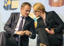 Minister Agnieszka Kozłowska-Rajewicz  i premier Donald Tusk nie widzą w gender zagrożenia