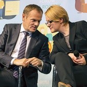 Minister Agnieszka Kozłowska-Rajewicz  i premier Donald Tusk nie widzą w gender zagrożenia