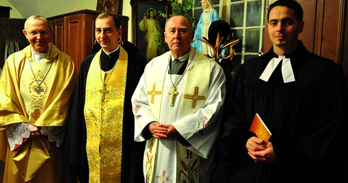 Płockie spotkania ekumeniczne prowadzą przedstawiciele siostrzanych Kościołów: bp Piotr Libera, ks. protojerej Eliasz Tarasiewicz, bp Maria Ludwik Jabłoński i ks. Mateusz Łaciak (na zdjęciu ubiegłoroczna inauguracja Tygodnia Modlitw o Jedność Chrześcijan w kościele świętojańskim w Płocku)