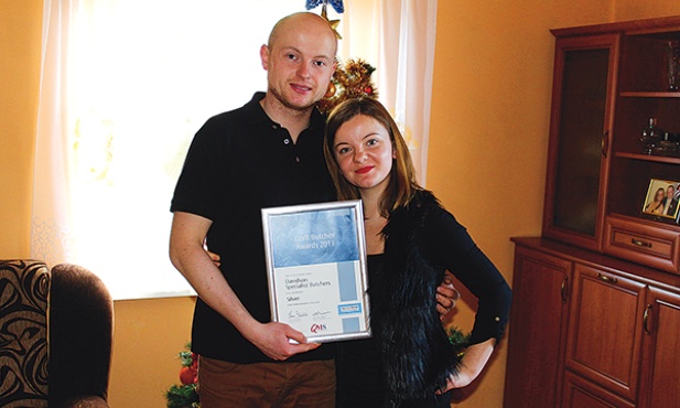 Małgorzata i Marcin Wypychowie od trzech lat mieszkają w Szkocji.  Ostatnio kiełbasa, którą zrobił Marcin, zdobyła tam II miejsce w kategorii wyrobów wędliniarskich 