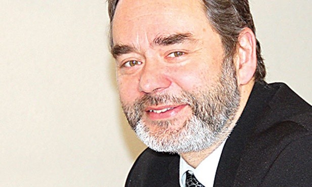 Adam Dylus, mąż, ojciec, dyrektor katowickich żłobków, wraz z żoną Beatą od wielu lat jest czynnie zaangażowany w inicjatywy ekumeniczne nie tylko w regionie
