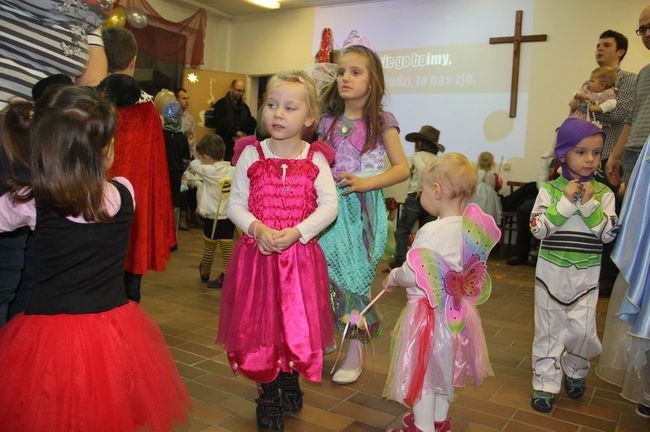 Szensztacki bal karnawałowy