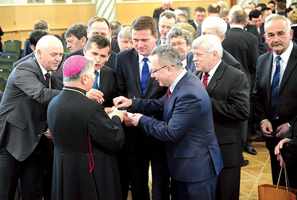  Jedność przewyższa konflikt – ta zasada głoszona przez papieża Franciszka zdawała się dominować podczas opłatkowego spotkania